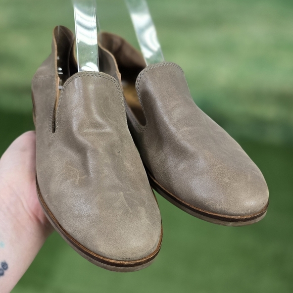 LUCKY BRAND | CAHILL GENUINE LEATHER LOAFERS w\ FOLD DOWN HEEL BACK - Picture 6 of 15